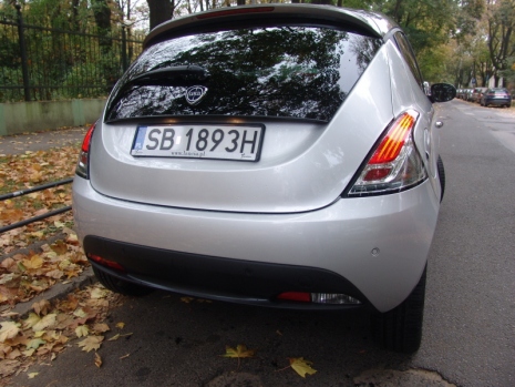 lancia-ypsilon-lan15