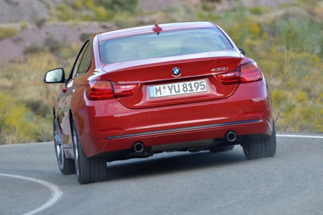 BMW 435i CoupÃ© Sport Line, Melbourne Rot, 306 PS, 400 Nm, Interieur: Leder Dakota Schwarz, Alu LÃ¤ngsschliff fein, Akzentleiste korallrot matt