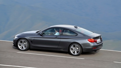 BMW 420d CoupÃ© Sport Line, Mineralgrau Metallic, 184PS, 380 Nm, Interieur: Leder Dakota Korallrot mit Akzentnaht Schwarz, Alu LÃ¤ngsschliff fein, Akzentleiste Schwarz, hochglÃ¤nzend