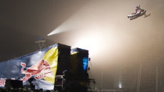 Levi LaVallee i Robbie Maddison poszybowali ponad 90 metrów nad wodą, a […]