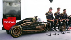 W Enstone zespół Lotus pokazał nowy bolid na sezon 2012. E20 odsłaniali […]
