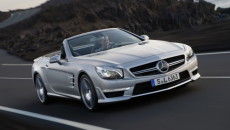 Kolejna odsłona roadstera Mercedes-Benz SL 63 AMG charakteryzuje się lekką konstrukcją i […]