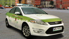 Pierwsze samochody EcoCar System wyjadą dzisiaj na ulice stolicy. Nowy przewoźnik oferuje […]