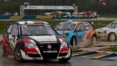 Po pierwszym dniu rywalizacji w Mistrzostwach Europy Rallycross, na pierwszym miejscu uplasował […]