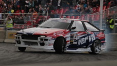 Jadący w barwach Orlen Team, Toyotą Corollą AE 86, Kuba Przygoński, dachował […]