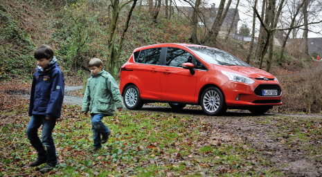 Ford Tests Milk, Mud and Fizzy Drinks on New B-MAX to Ensure Int