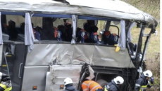 Polski autokar miał w Belgii wypadek. Przebił barierkę na moście i spadł […]