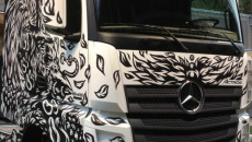 Mercedes-Benz inspiruje. Tym razem znany twórca Street Artu, Paweł „Swanski” Kozłowski upatrzył […]