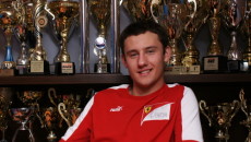 Bartłomiej Mirecki, dwukrotny zwycięzca serii Kia Lotos Race, był gościem Ferrari Driver […]