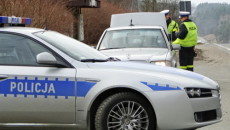 Białostoccy policjanci zatrzymali 47-latka, który w trakcie ucieczki usiłował samochodem potrącić policjantów […]