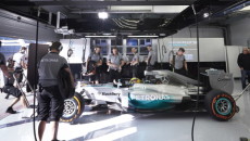 Lewis Hamilton w bolidzie Mercedesa pobił wczorajszy rekord drugiej serii testów zespołów […]