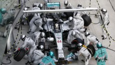Lewis Hamilton z Mercedesa wygrał pierwszy i drugi trening przed niedzielnym, “nocnym” […]