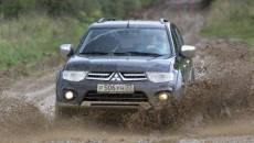 W salonach Mitsubishi Motors debiutuje właśnie odświeżony model Pajero Sport 2014. Wprowadzenie […]