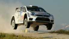 Sebastien Ogier i Julien Ingrassia (Volkswagen Polo R WRC) pewnie zmierzają po […]