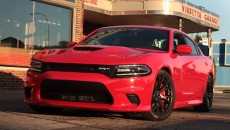 Dodge Charger SRT Hellcat z doładowanym silnikiem HEMI V8 o pojemności 6,2 […]