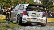 Jari-Matti Latvala i Miikka Anttila (Volkswagen Polo R WRC) wyraźnie prowadzą po […]