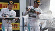 Lewis Hamilton z zespołu Mercedesa wygrał wyścig o Grand Prix Włoch Formuły […]