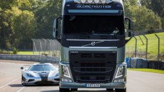 Ważące osiem ton Volvo FH przeciw jednemu z najszybszych samochodów świata – […]