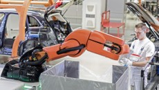 W fabryce Audi w Ingolstadt rozpoczął pracę robot wykonujący swe zadania „ramię […]