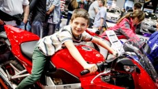 Motocykl to pojazd mechaniczny napędzany silnikiem spalinowym, jednośladowy, w którym dwa koła […]