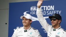 Startujący z pole position obrońca tytułu Mistrza Świata, Lewis Hamilton w bolidzie […]