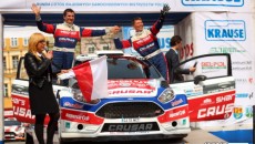 Grzegorz Grzyb i Robert Hundla w Fordzie Fiesta R5 prowadzą po pierwszym […]
