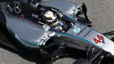 Lewis Hamilton z Mercedesa wygrał oba czwartkowe treningi przed wyścigiem Formuły 1 […]