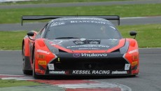 Michał Broniszewski, Alessandro Bonacini i Michael Lyons w samochodzie Ferrari 458 Italia […]