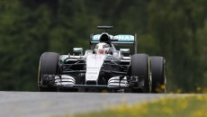 Lewis Hamilton (Mercedes) nie jeździł podczas trzech treningów przed wyscigiem Formuły 1 […]