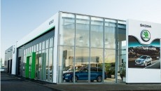 Škoda nabiera tempa we wprowadzaniu nowej identyfikacji wizualnej swojej sieci dealerskiej. Zaledwie […]