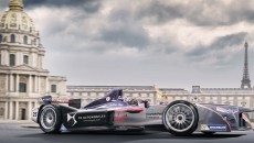 Tuz przed ePrix Paryża – wyścigiem Formuły E na trasie wokół Hôtel […]