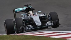 Nico Rosberg z Mercedesa wygrał kwalifikacje przed wyścigiem Formuły 12 o Grand […]