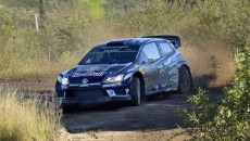 Jari- Matti Latvala i Miikka Anttila (Volkswagen Polo R WRC) prowadzą po […]