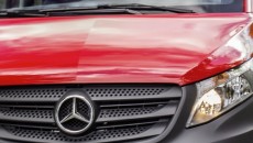 Nowe modele Mercedesa biją rekordy sprzedaży – a ich oprawa komunikacyjna jest […]