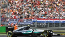 Lewis Hamilton z zespołu Mercedesa wygrał wyraźnie kwalifikacje przed wyścigiem mistrzostw Świata […]