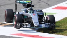 Nico Rosberg (Mercedes) okazał się najszybszy na pierwszym, a jego kolega z […]