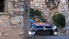 Sébastien Ogier i Julien Ingrassia (Volkswagen Polo R WRC) w pięknym stylu […]