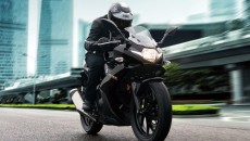 W październiku podczas salonu motocyklowego Intermot w Kolonii Suzuki przedstawiło pięć motocyklowych […]