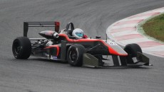 Alex Karkosik zadebiutował za kierownicą bolidu Formuły 3, przez dwa dni testując […]