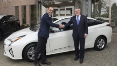 Toyota Motor Europe i Toyota Switzerland dostarczyły flotę samochodów hybrydowych Toyoty i […]