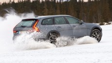 Volvo V90 Cross Country powstał, by stawić czoło trudnym warunkom drogowym i […]