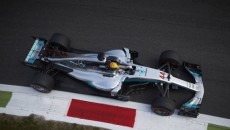 Lewis Hamilton z zespołu Mercedesa wywalczył pole position do jutrzejszego wyścigu mistrzostw […]
