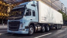 Volvo Trucks prezentuje samochody ciężarowe o dużej ładowności, spełniające normę emisji spalin […]