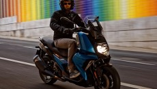 Nowe BMW C 400 X to dynamiczny, średniej wielkości skuter klasy premium […]