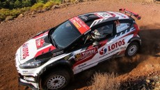 Thierry Neuville i Nicolas Gilsoul (Hyundai i20 Coupe WRC) prowadza po pierwszym […]