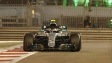 Lewis Hamilton w bolidzie Mercedesa okazał się najszybszy podczas kwalifikacji przed kończącym […]