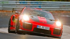 Porsche ustanowiło kolejny rekord na północnej pętli kultowego toru Nürburgring. 700-konne Porsche […]