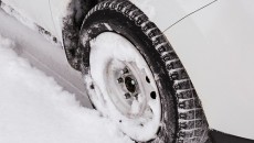 Zima to najbardziej wymagająca pora roku dla każdego kierowcy. Ujemna temperatura otoczenia, […]