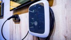Volkswagen rozpoczął sprzedaż wallboxów ID. Charger. To urządzenia umożliwiające sprawne ładowanie aut […]