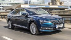 Skoda prezentuje sposób działania nowoczesnych systemów oświetleniowych, które ułatwiają życie kierowcom i […]